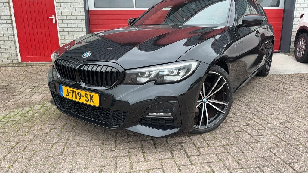 BMW 3-serie Touring 318i Executive Edition M-SPORT / BLACK O, Auto's, BMW, Automaat, 1998 cc, Achterwielaandrijving, Gebruikt