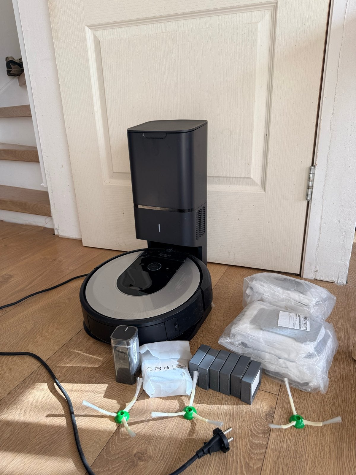 iRobot Roomba i7+ Robotstofzuiger met Clean Base, IRobot, Automatisch legen, Ophalen of Verzenden, Zo goed als nieuw