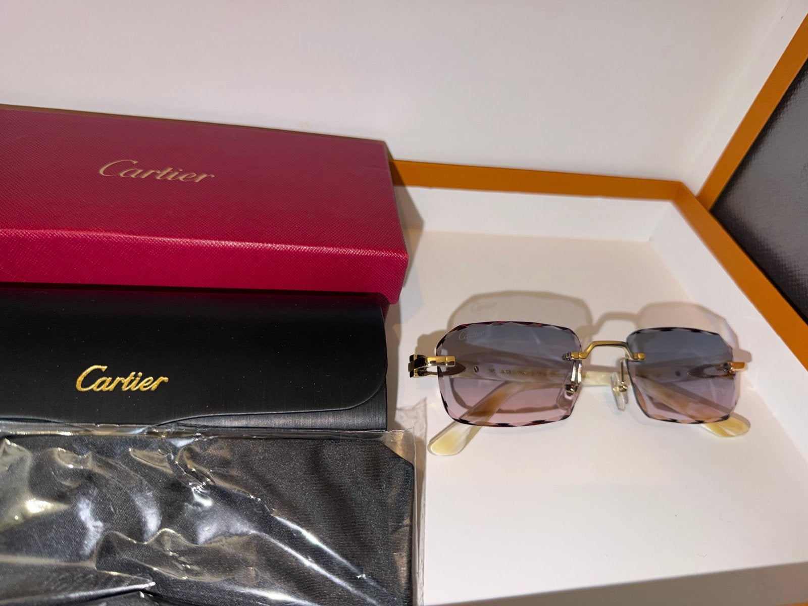 Cartier zonnebril met doos en etui, Overige merken, Zonnebril, Overige kleuren, Ophalen of Verzenden