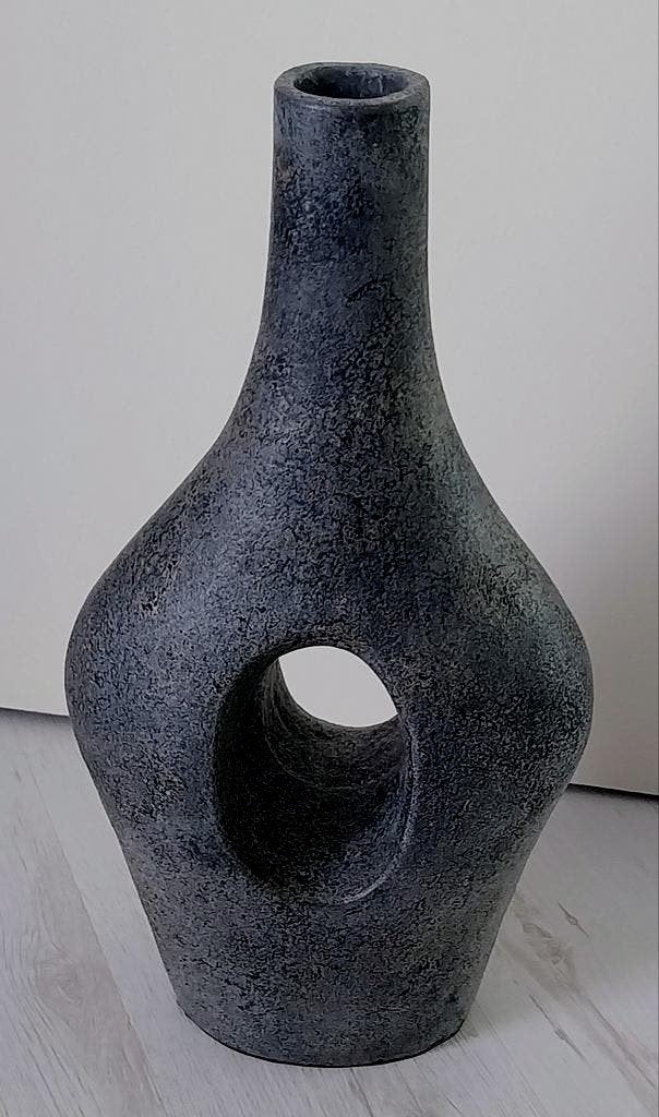 Decoratieve  terracot Vaas met Uniek Gatontwerp - 55x30 cm, Ophalen of Verzenden