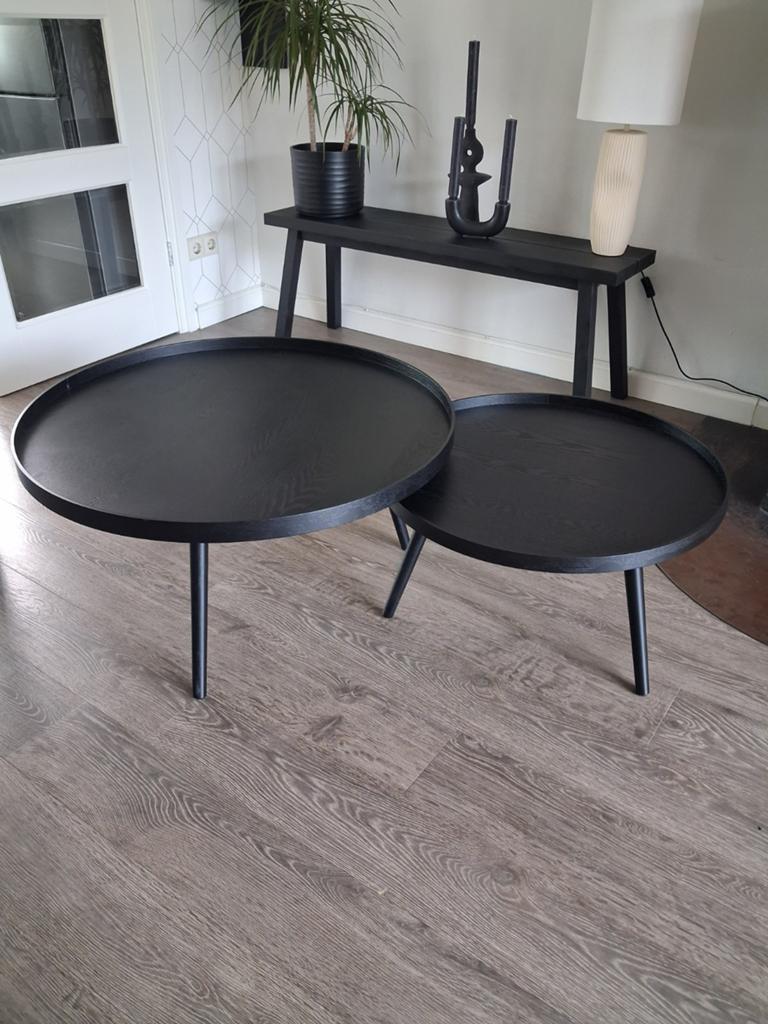 2 zwarte Mesa salontafels van WOOOD.Ø78 en Ø60, Huis en Inrichting, Tafels | Salontafels, Ophalen, 50 tot 100 cm, Rond, 50 tot 100 cm