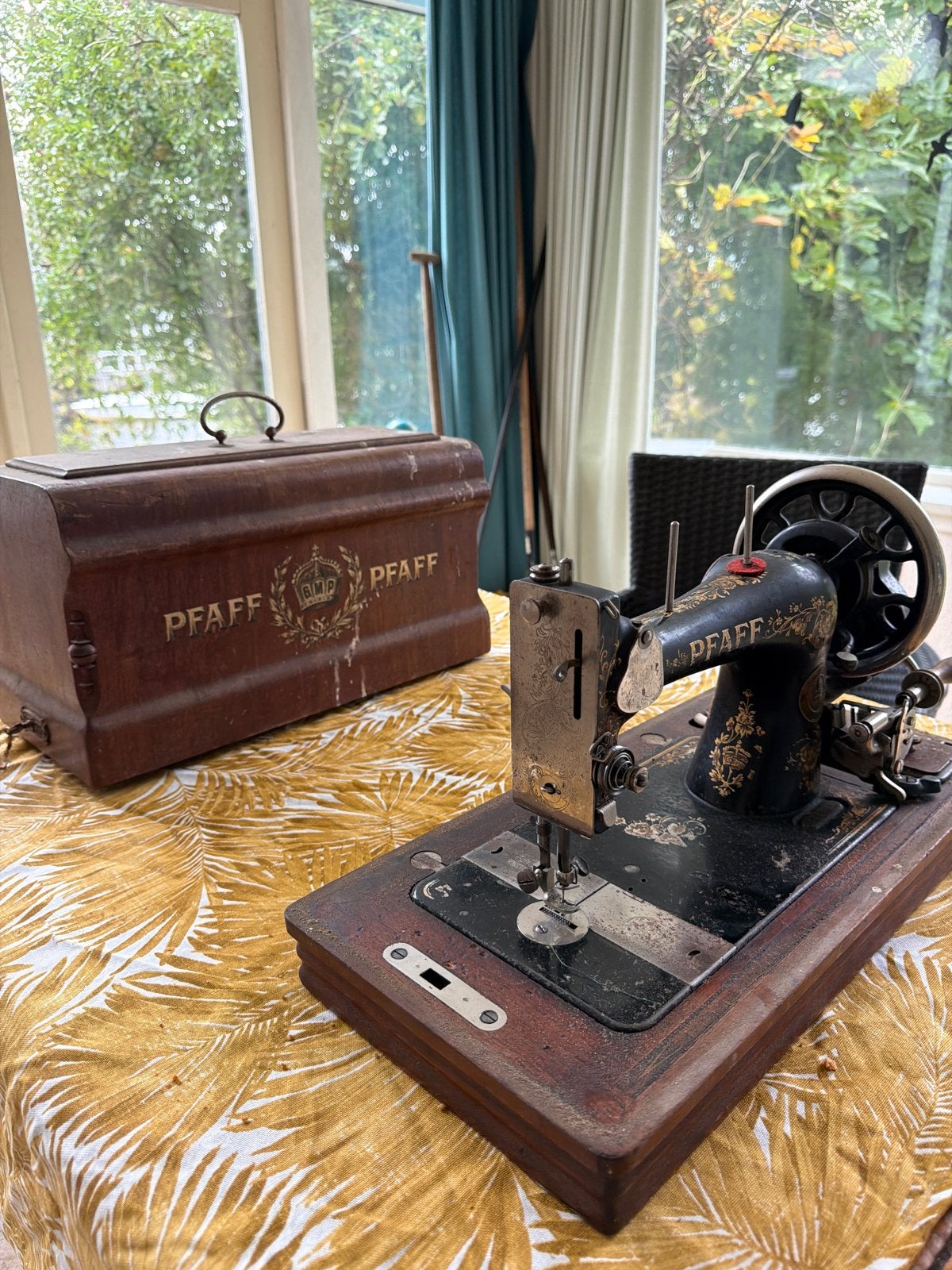 Antieke Pfaff Naaimachine met Houten Koffer, Ophalen
