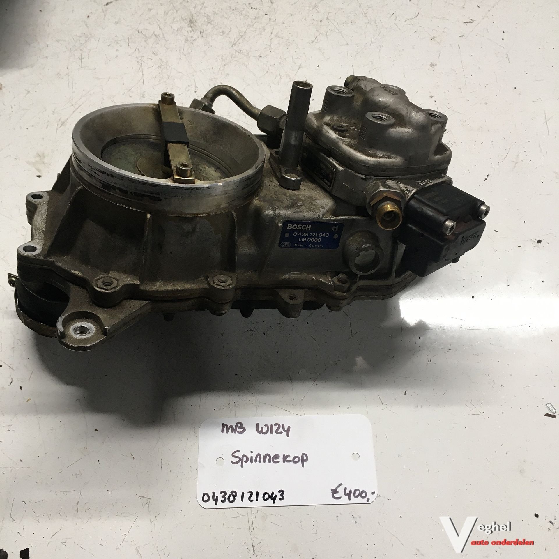 Mercedes W124  Spinnekop  Bosch 0438 121 043