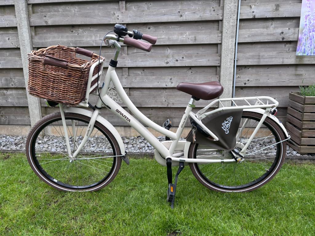 Fiets meisje cargo 24 inch Sparta wit, mand en versnellingen, Fietsen en Brommers, Ophalen, Terugtraprem, Versnellingen, Gebruikt