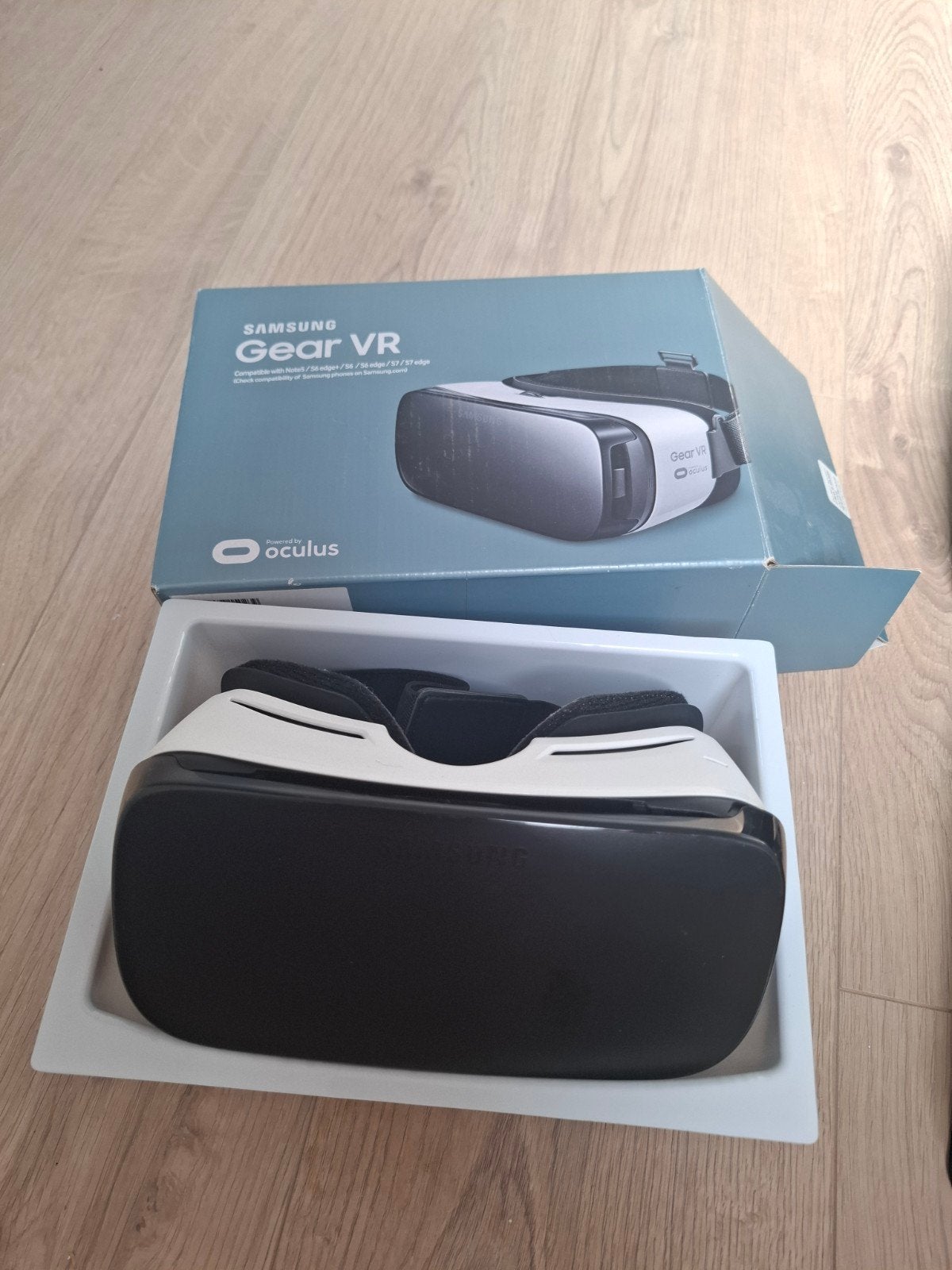 Samsung Gear VR met Oculus - Virtual Reality Ervaring, Ophalen of Verzenden, Zo goed als nieuw, VR-bril, Telefoon