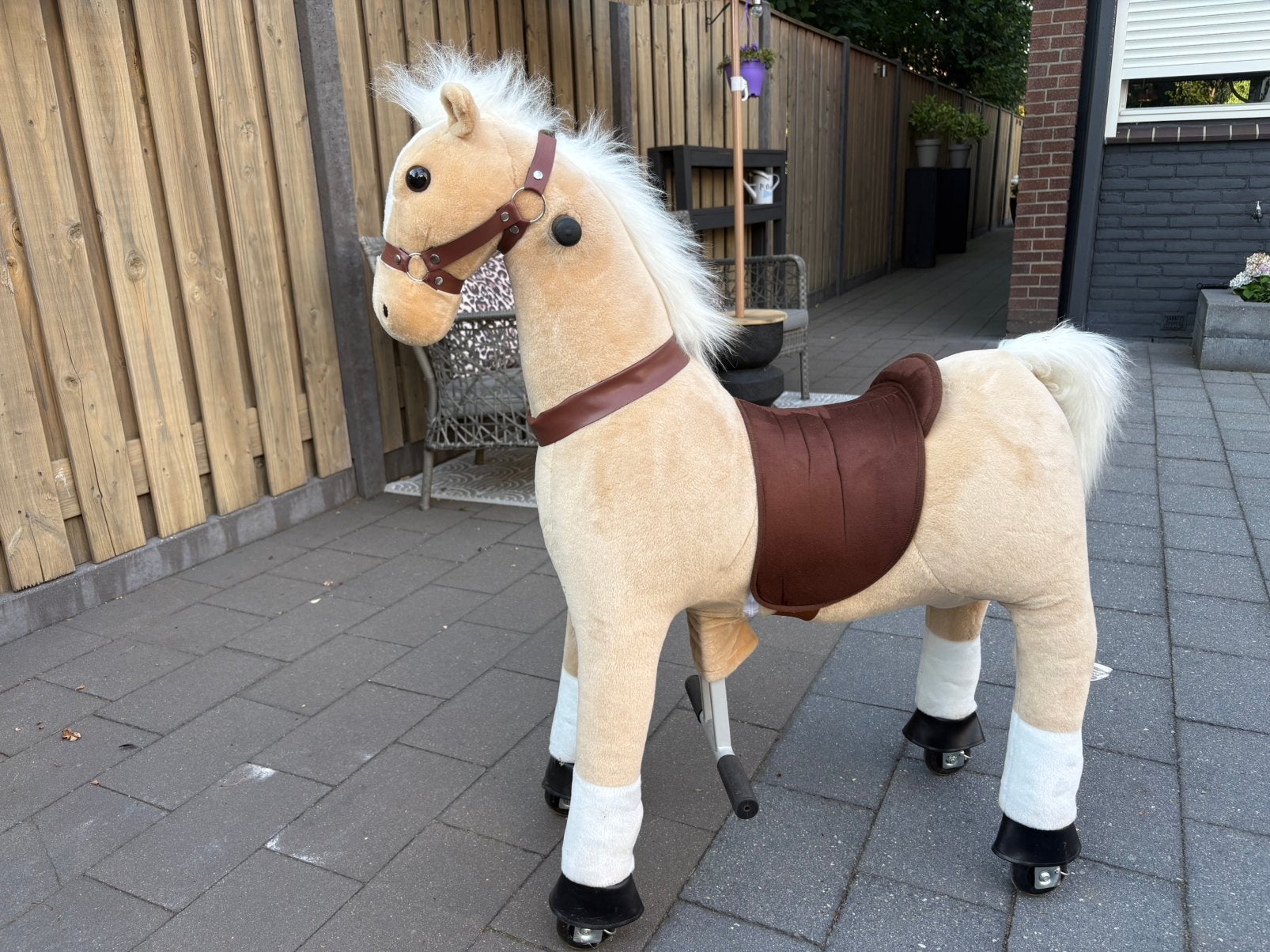 Hobbel/rijpaard, Ophalen, Zo goed als nieuw