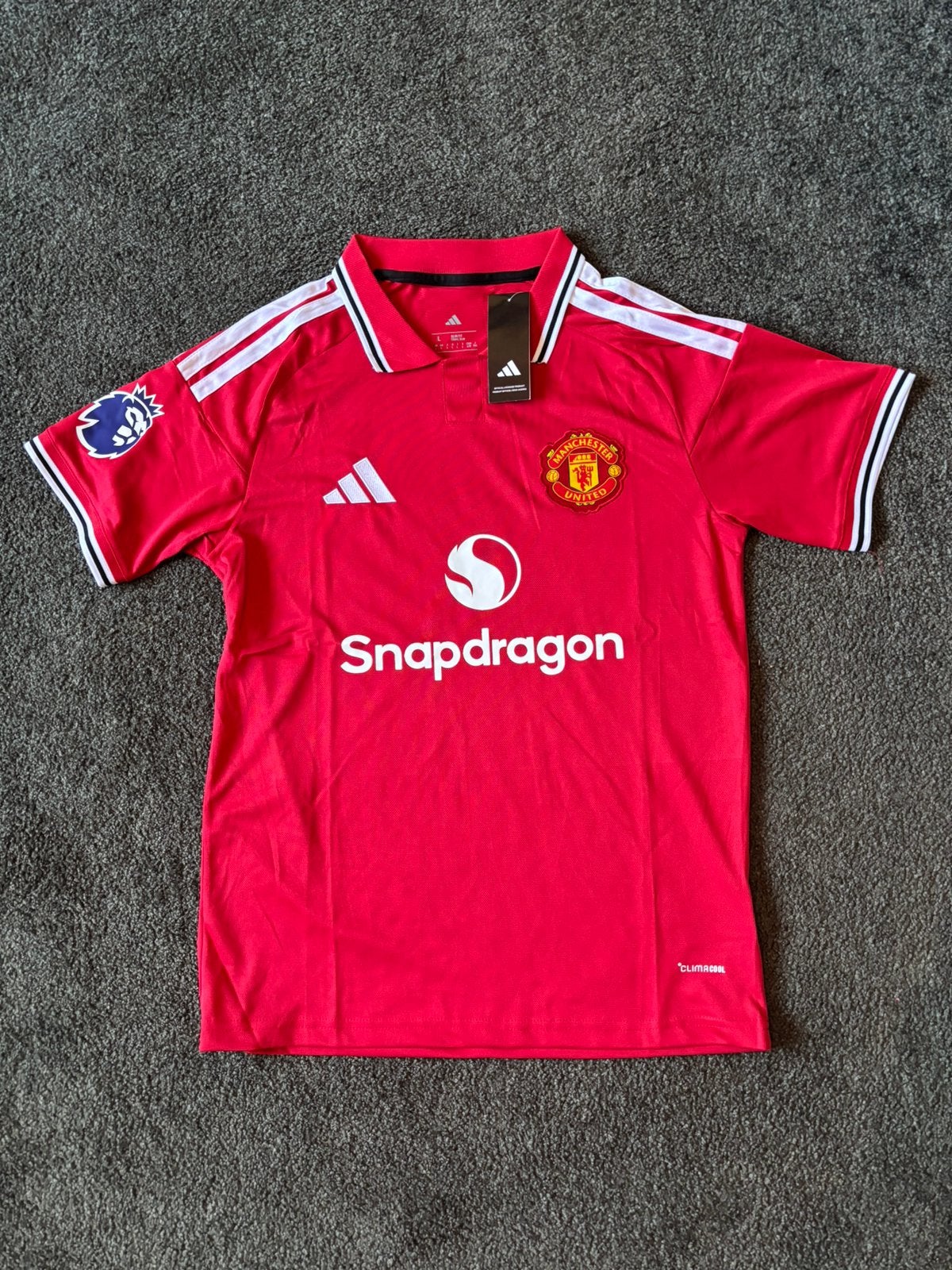 Manchester united thuis 2026/27 (L), Maat 52/54 (L), Nieuw, Ophalen of Verzenden, Voetbal