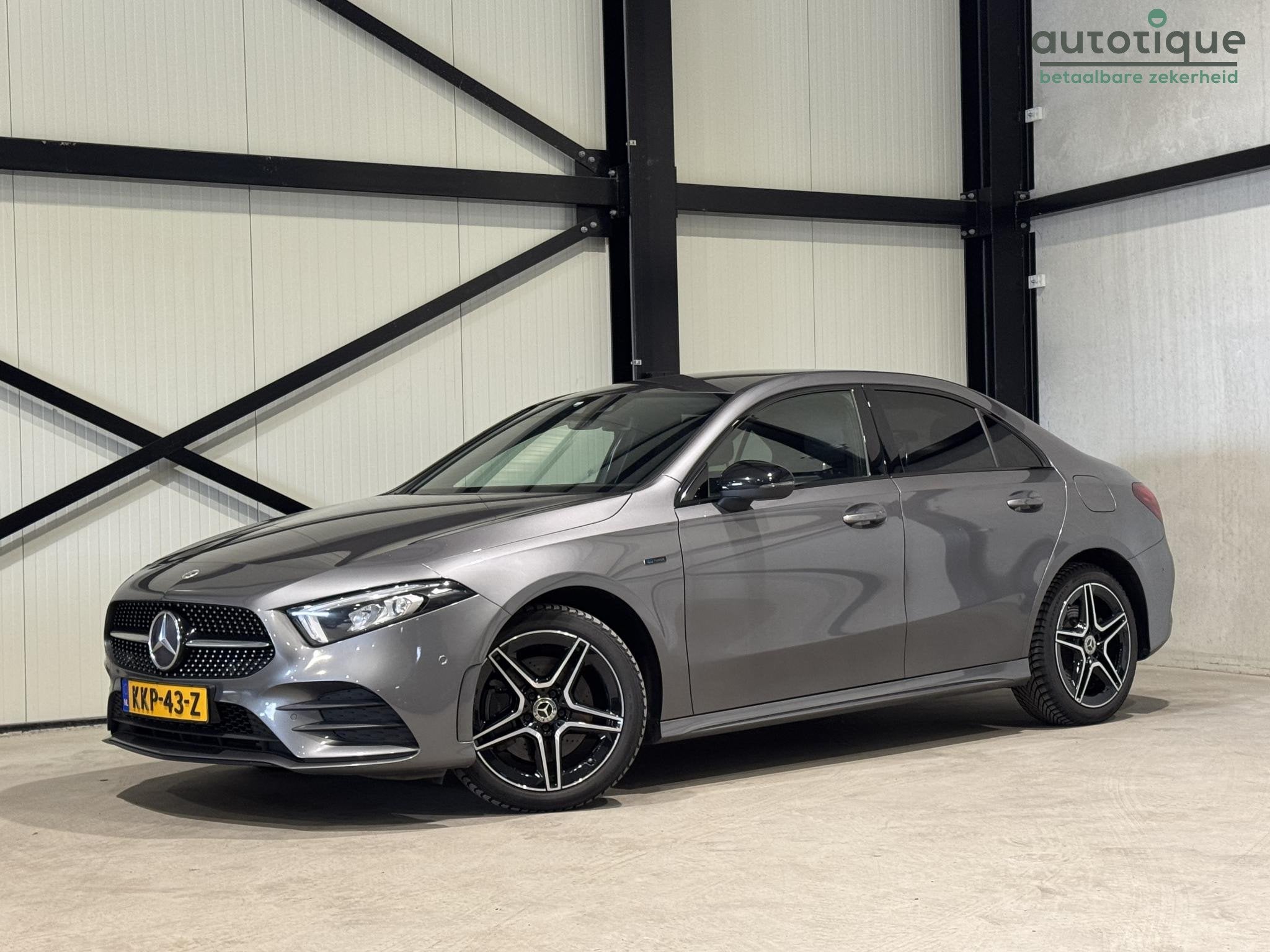 Mercedes-Benz A-klasse 250 e AMG | navi | sfeer | nightpakke, Auto's, Mercedes-Benz, Dealer onderhouden, Automatische klimaatregeling