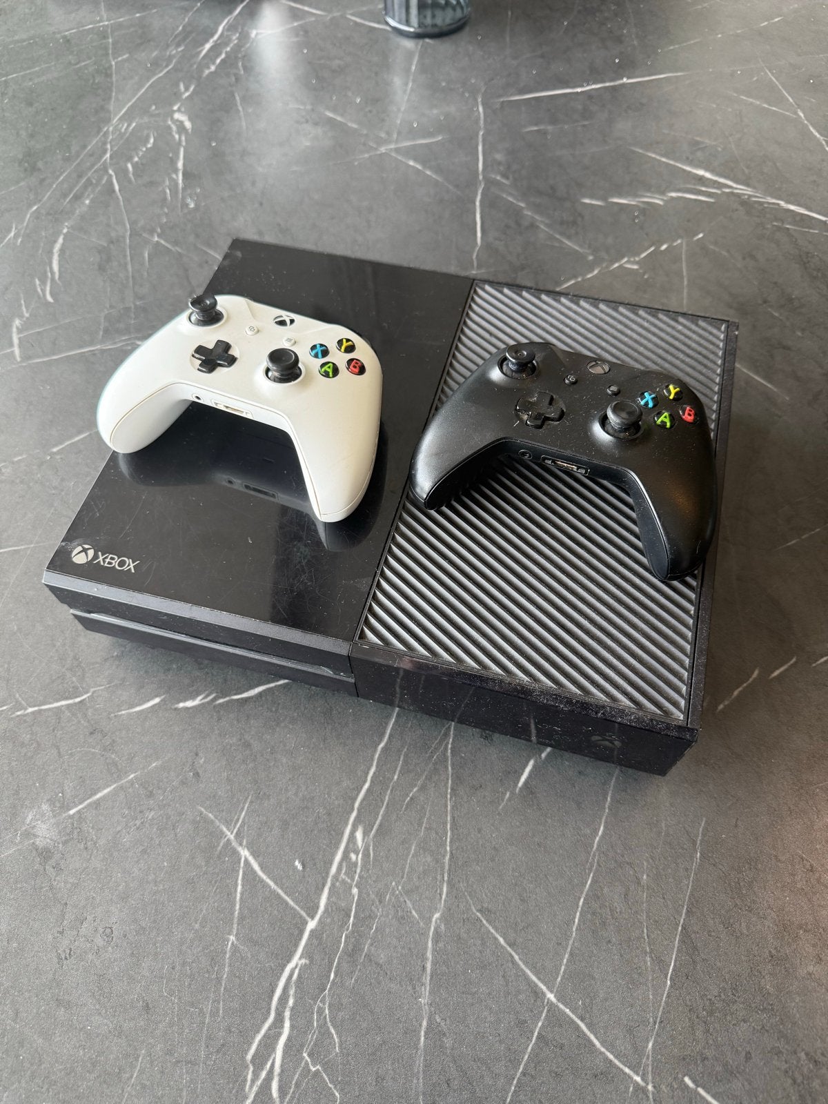Xbox One met 2 controllers, Spelcomputers en Games, Ophalen, Gebruikt, Met 2 controllers, Xbox One