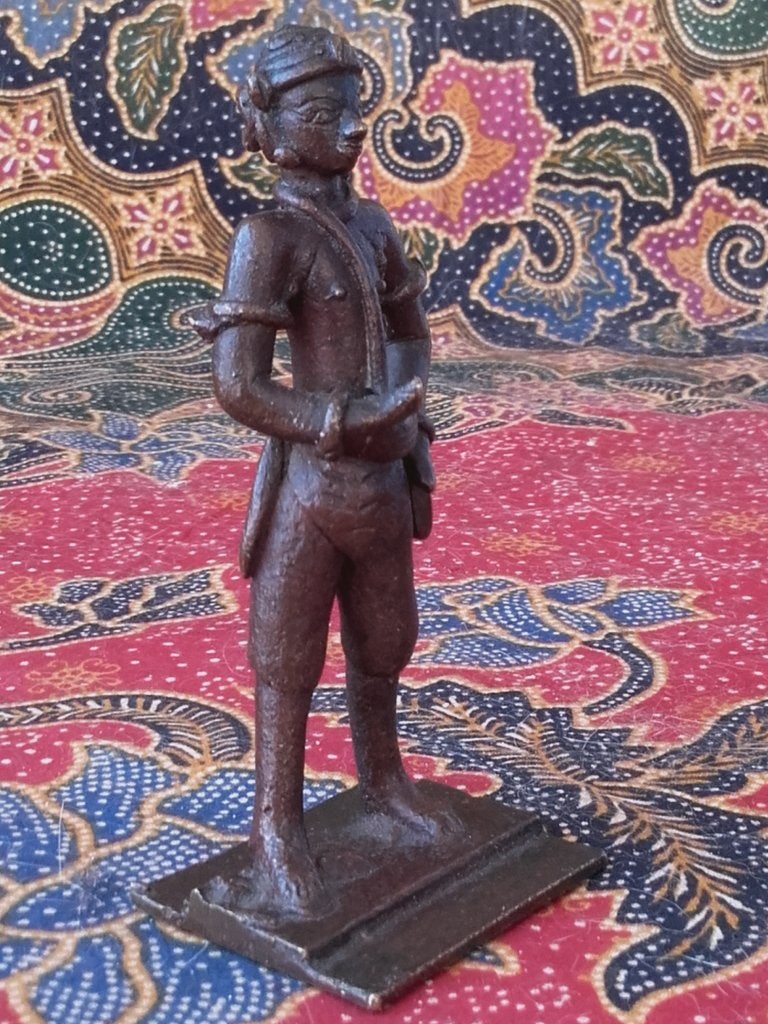 Mooi antiek brons beeldje uit India van een man 10,2 cm., Antiek en Kunst, India, Handgemaakt, Ophalen of Verzenden, Brons