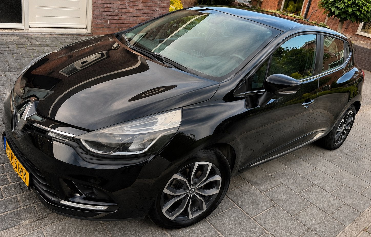 Renault Clio 1.2 TCe 118 pk 2017 Zwart, Voorwielaandrijving, Stof, Origineel Nederlands, Handgeschakeld