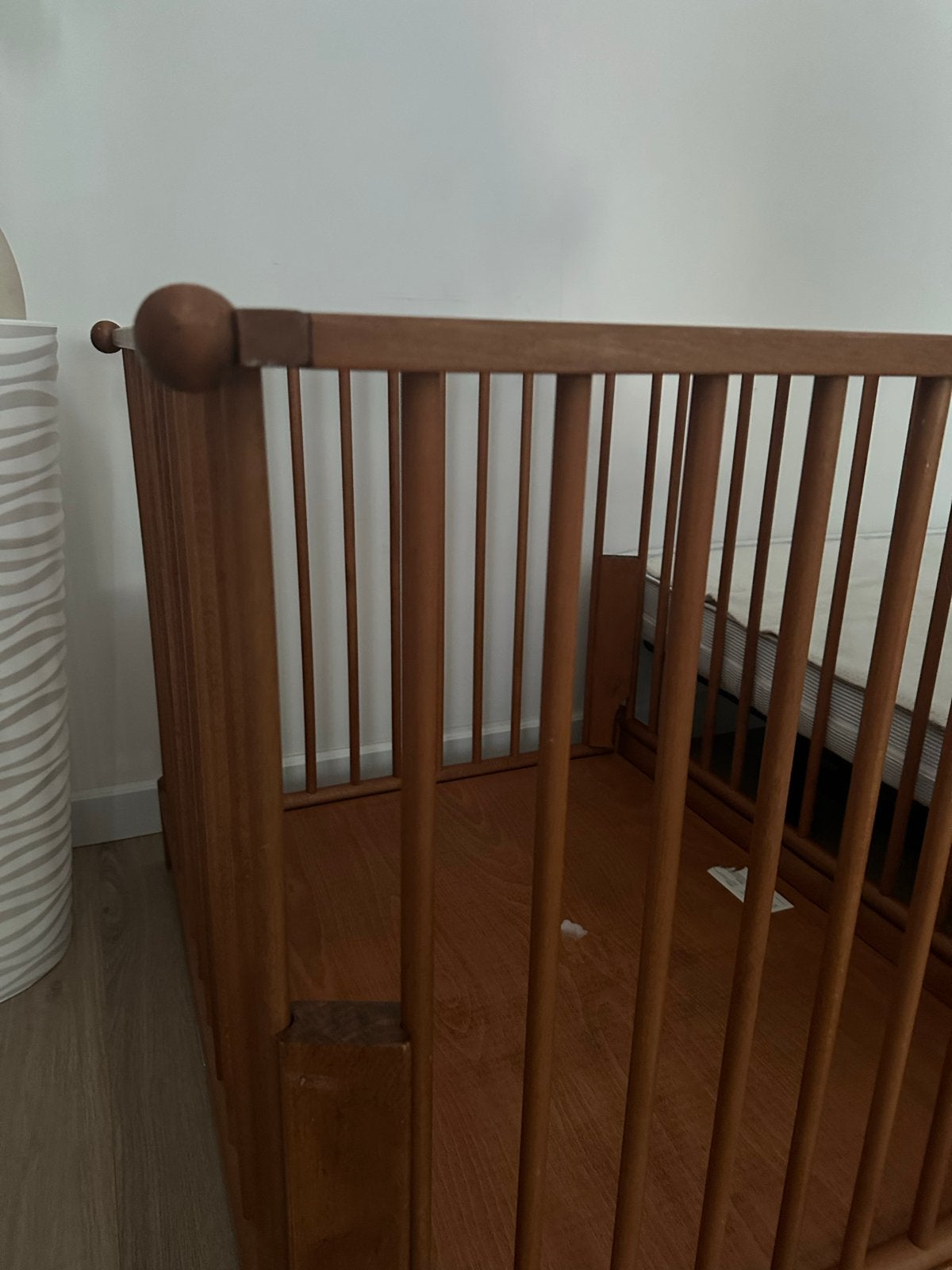 Houten Ledikant - Klassiek Design, Kinderen en Baby's, Babywiegjes en Ledikanten, Ophalen of Verzenden, Gebruikt, Ledikant