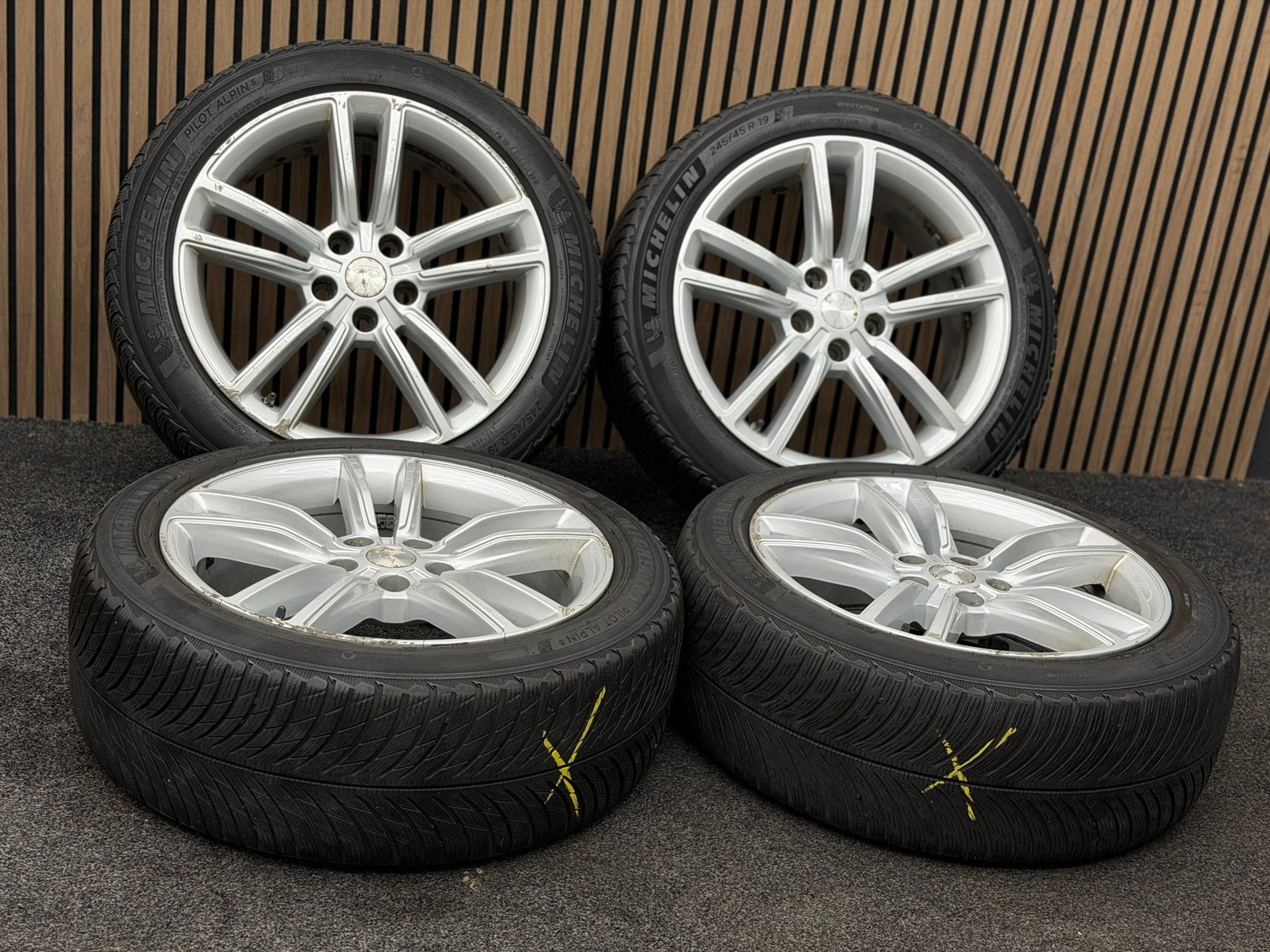 Originele 19 inch Tesla Model S 5x120 ET40 Michelin WINTER!, 245 mm, ., Banden en Velgen, Winterbanden