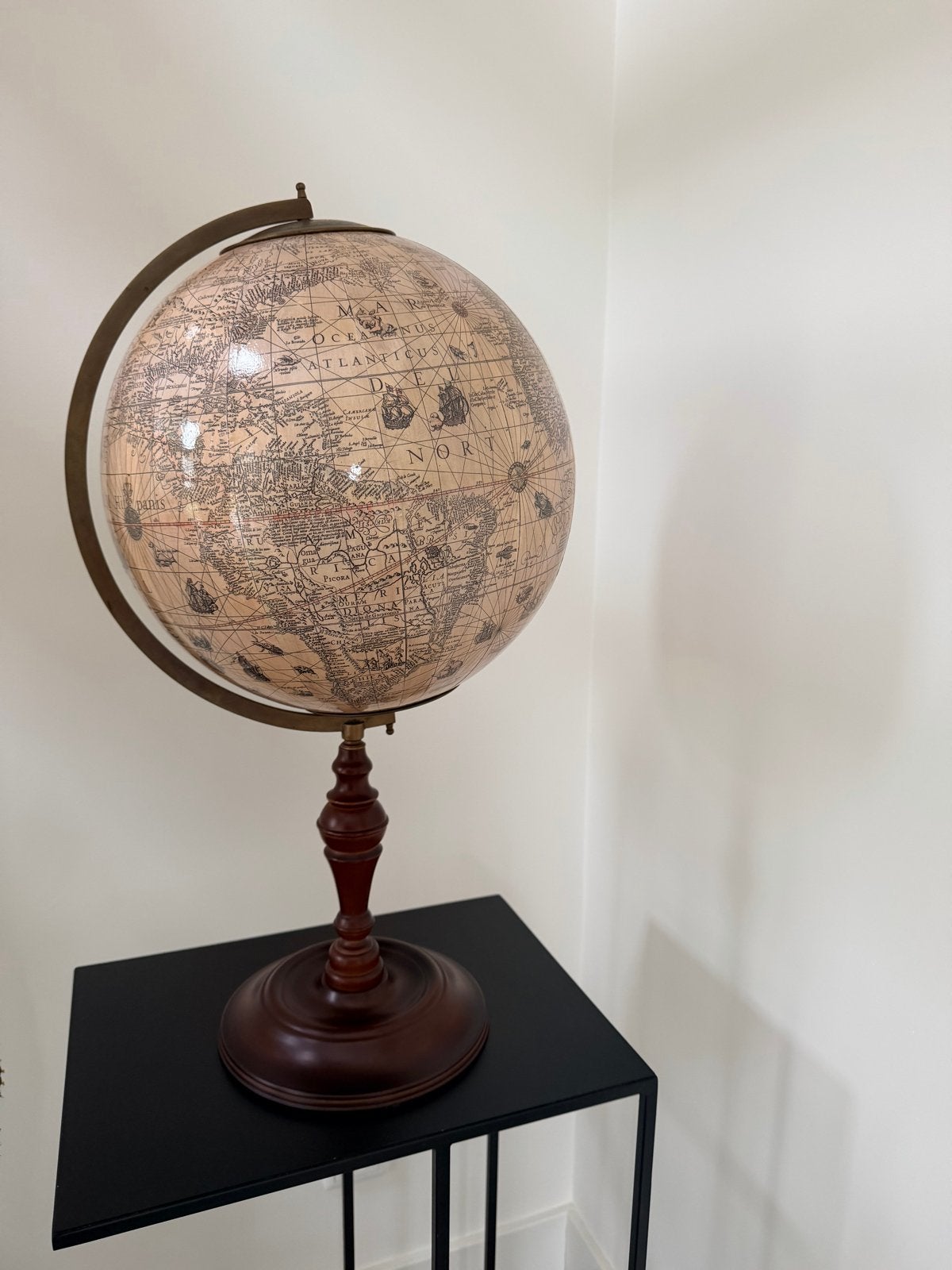 Antieke draaibare klassieke Wereldbol houten voet, Ophalen, Draaibaar, Zo goed als nieuw, Antieke wereldbol