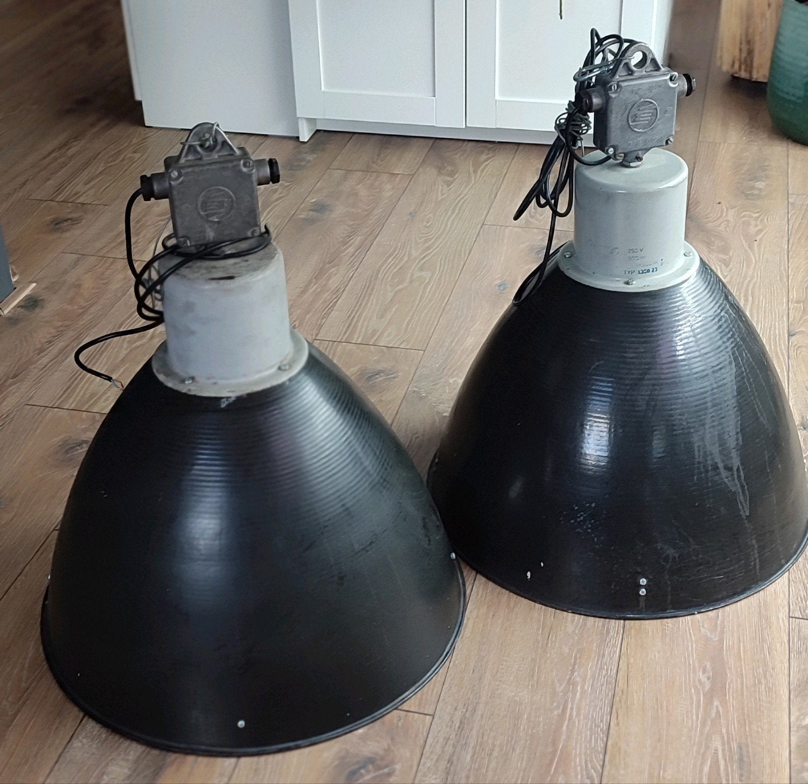 Set van 2 Originele Elektrosvit Industriële Fabriekslampen, Ophalen, Industrieel, vintage, E27 (groot)
