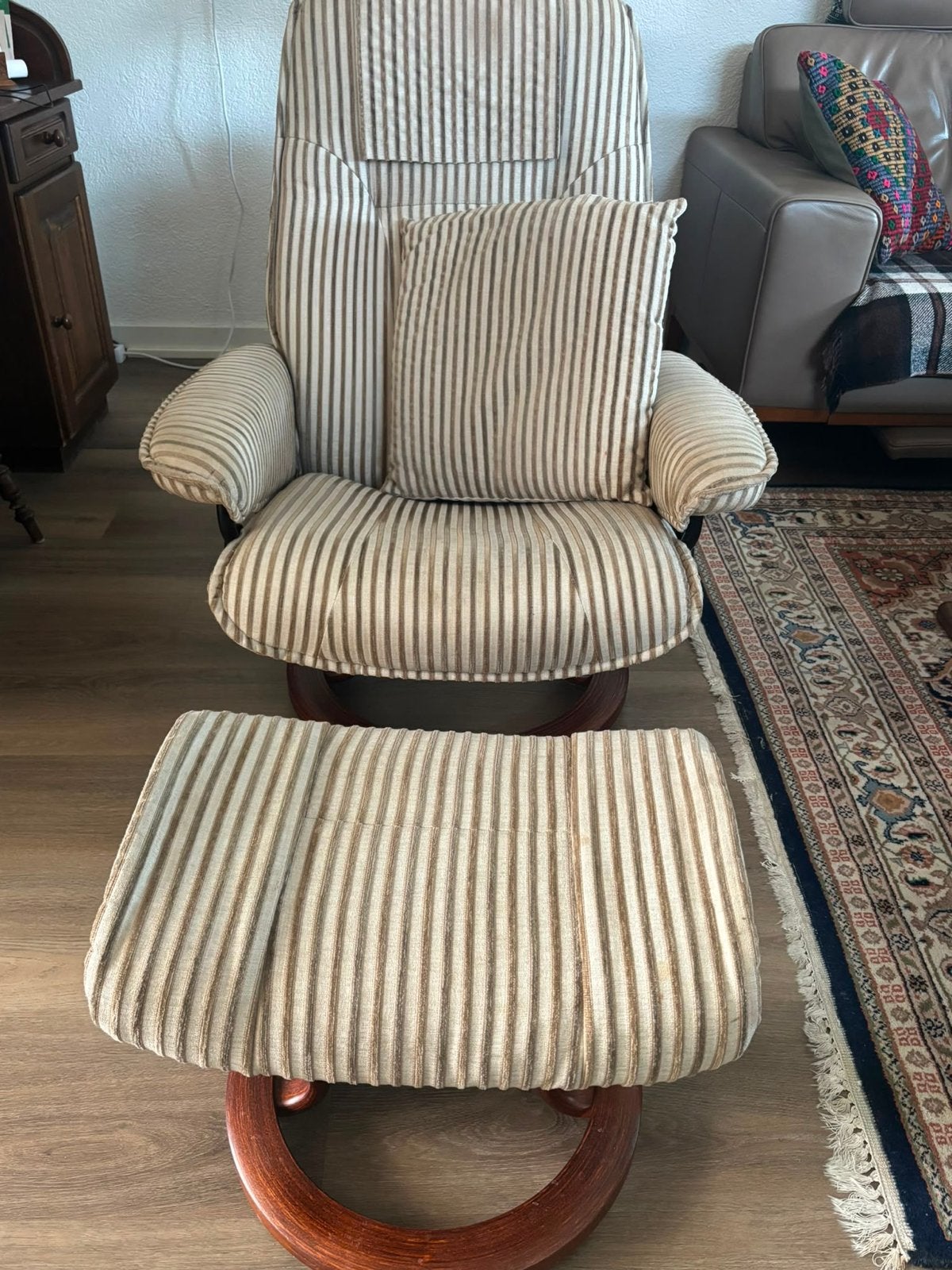 Stressless fauteuil met voetenbank - goede staat, Huis en Inrichting, Fauteuils, Ophalen, Zo goed als nieuw, Stof, 75 tot 100 cm