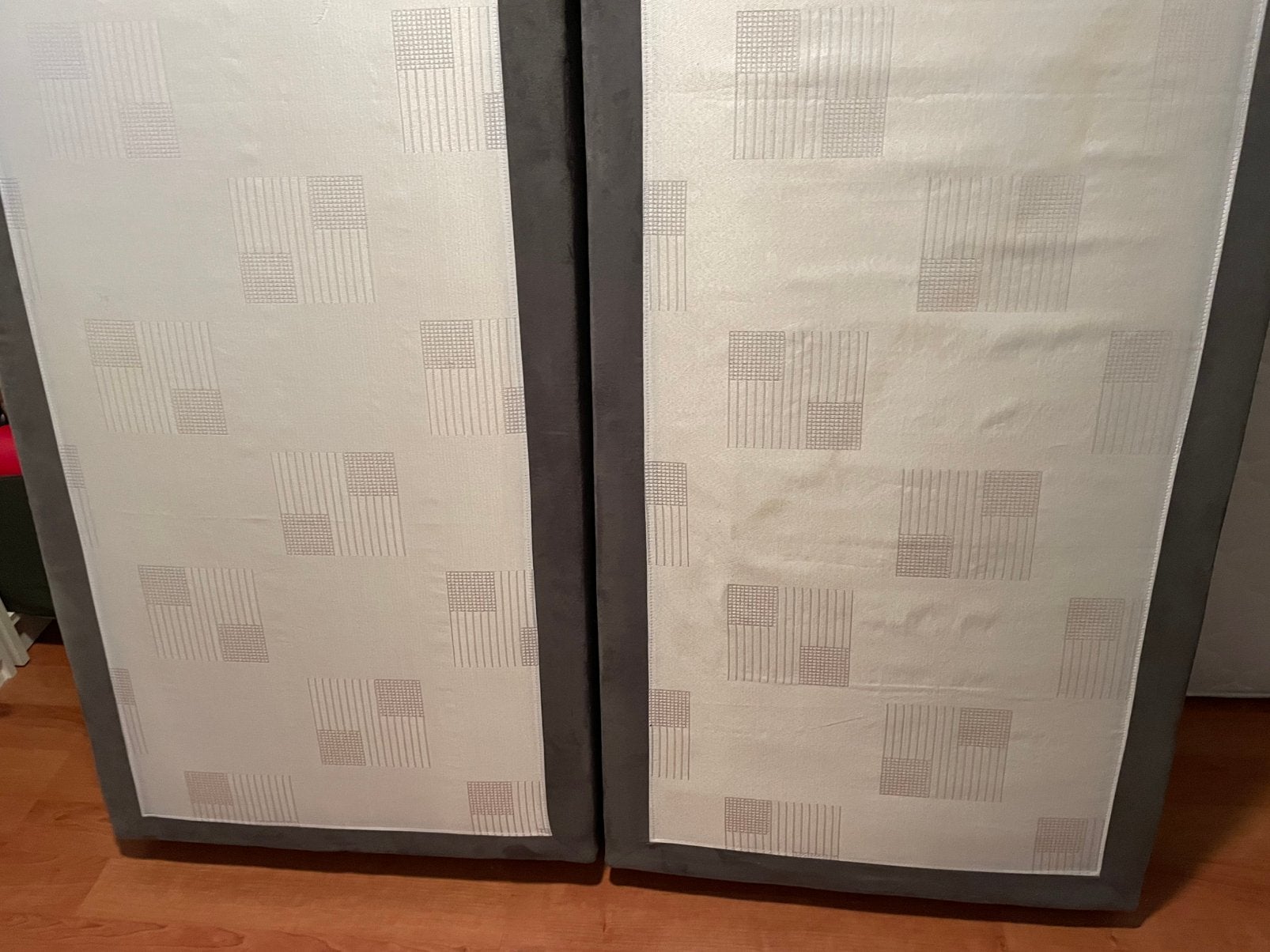 Boxspring met matras en hoofdboord. 1 pootje staat scheef, Huis en Inrichting, Ophalen, Tweepersoons, Zo goed als nieuw, 200 cm