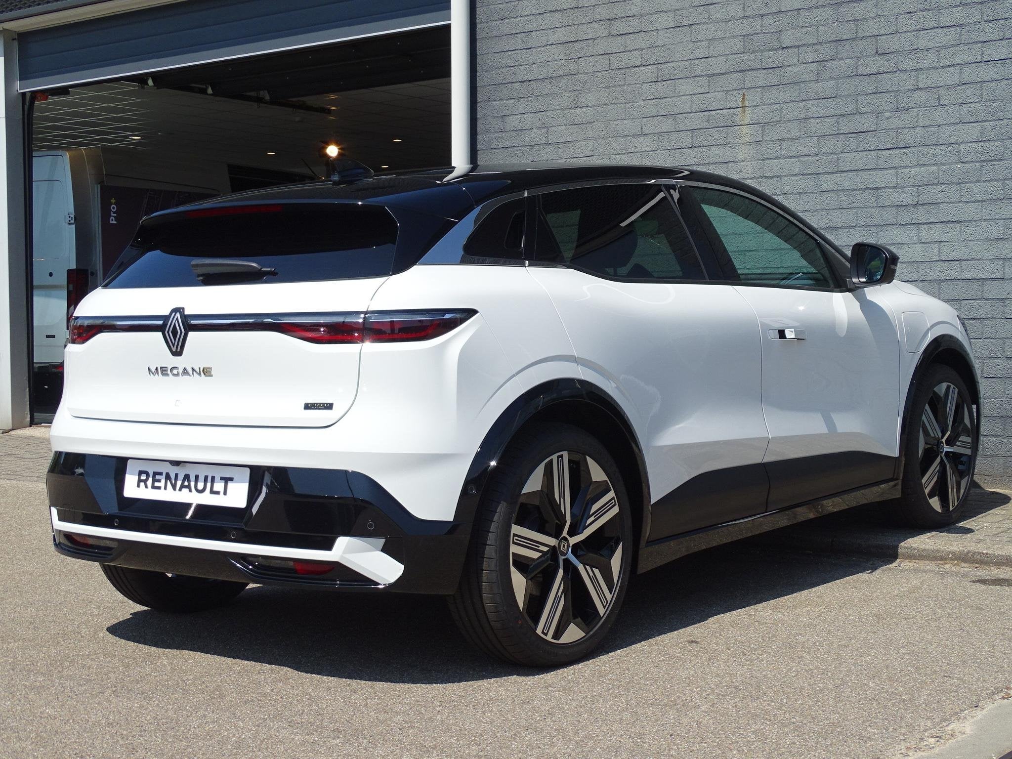 Renault Megane E-Tech comfort range Business Edition 60 kWh, Auto's, Renault, Huisgarantie, Met garantie (alle), 385 min, Wit