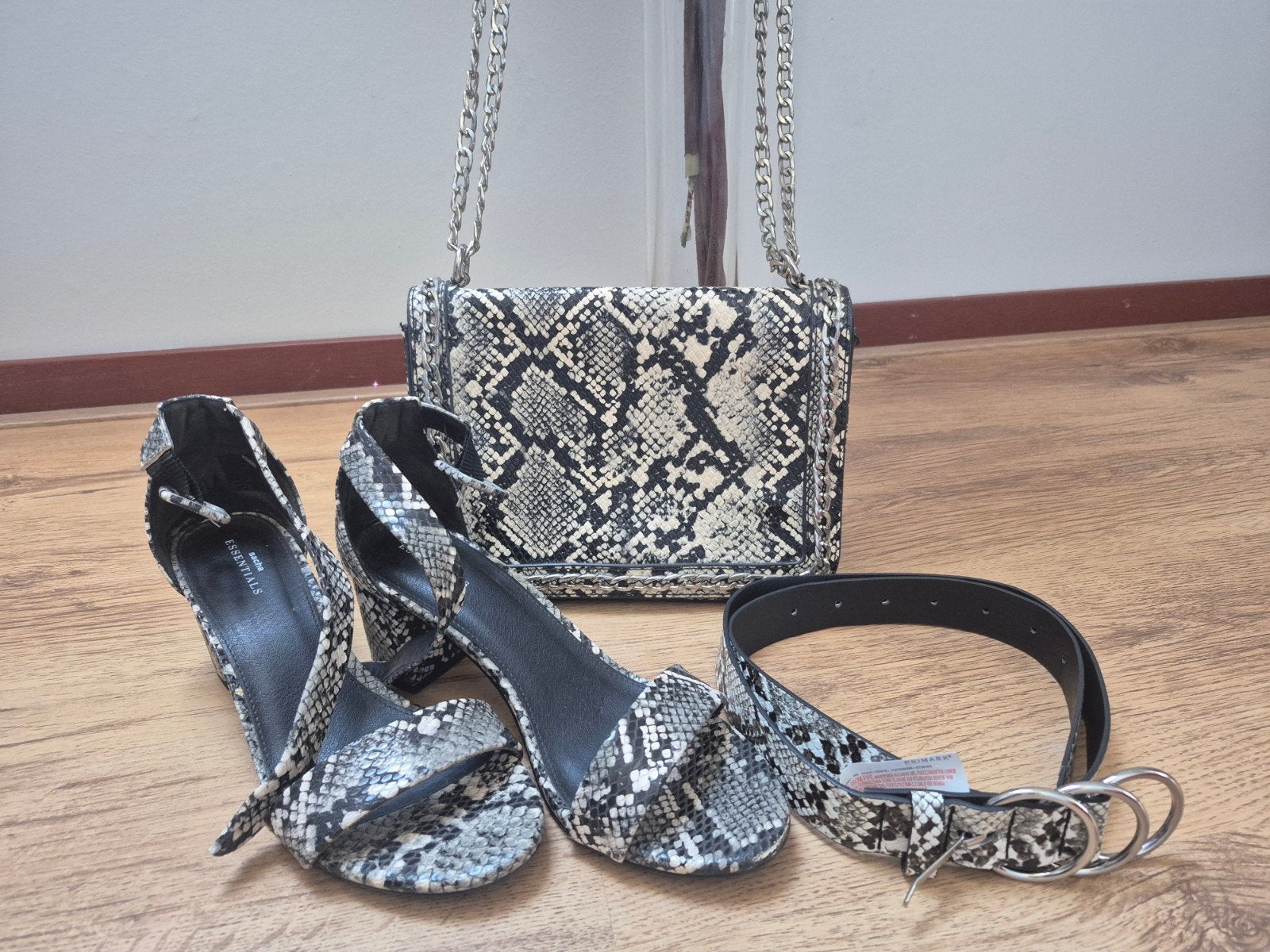 Slangenprint set: sandalen, tas en riem, Kleding | Dames, Zwart, Zo goed als nieuw, Essentials, Sandalen of Muiltjes