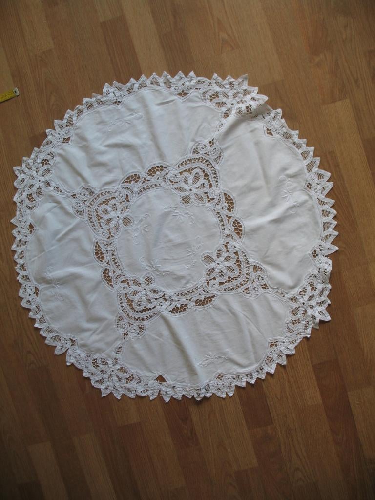 Rond Klein Tafelkleed *Open Gewerkt *Bloemen + Rand Vintag, Ophalen of Verzenden, Zo goed als nieuw, Handgemaakt, Rond
