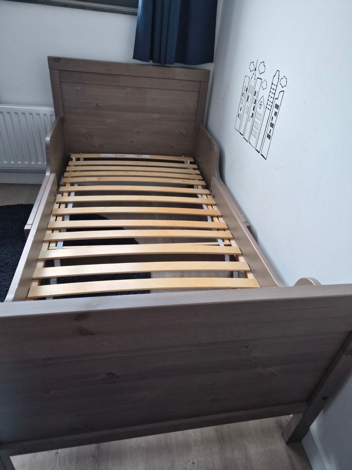 Sundvik meegroeibed van Ikea met matras, Ophalen, Gebruikt, Eenpersoons, Bruin