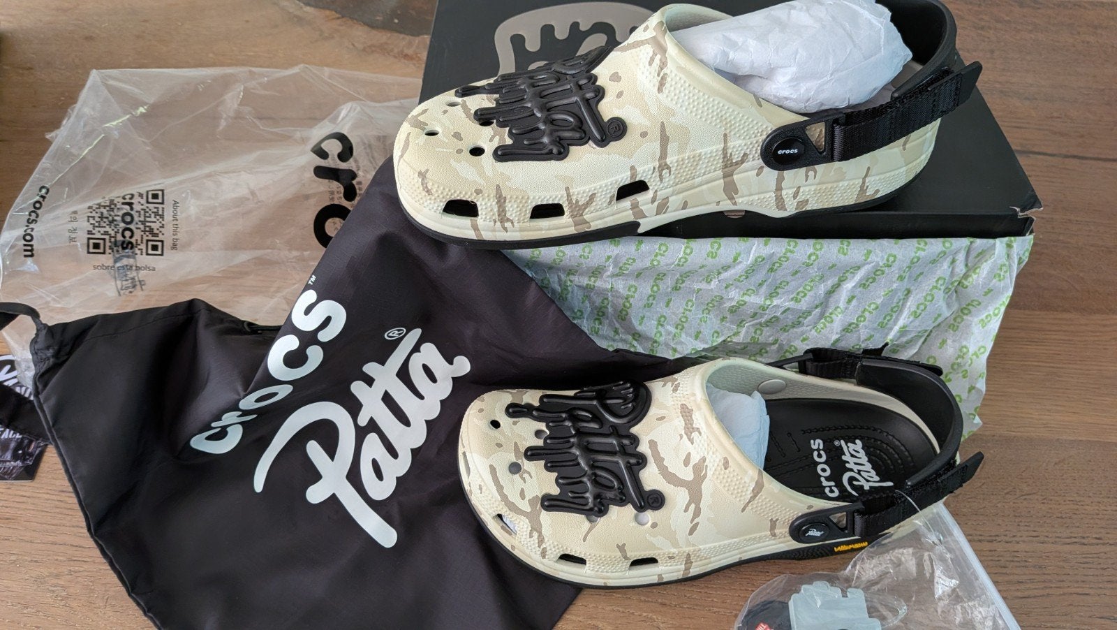 Patta x Crocs Classic Clog 'Almost White' Maat 43-44, Kleding | Heren, Ophalen of Verzenden, Nieuw, Wit, Slippers