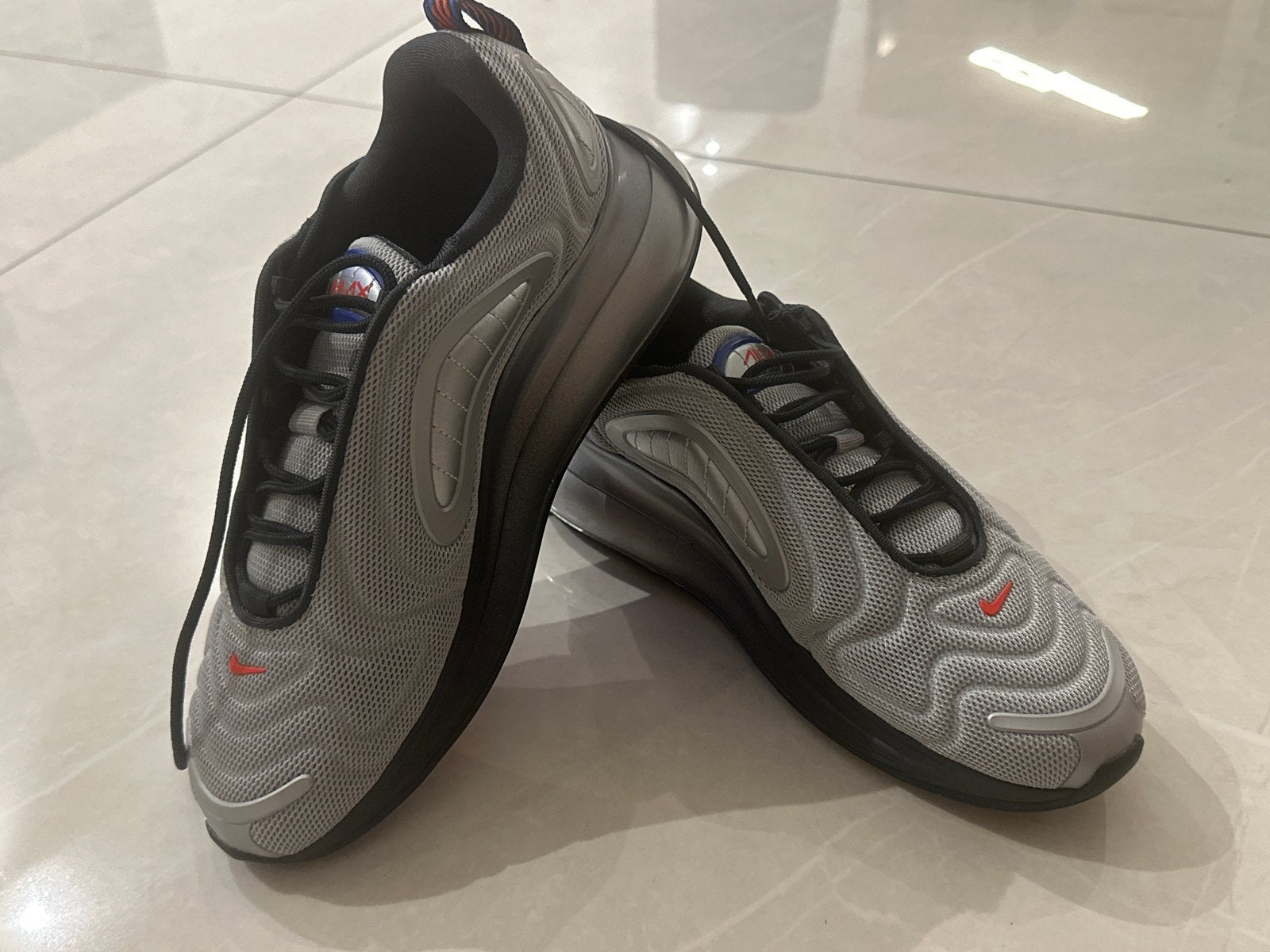 Nike Air Max 720 - Metallic Silver - Maat 41, Overige kleuren, Nieuw, Ophalen of Verzenden, Sneakers of Gympen