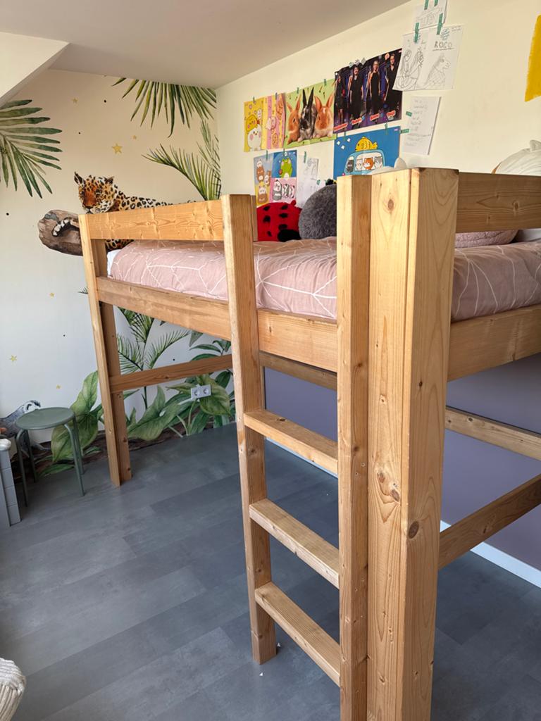 Zelfgemaakte halfhoogslaper 90x200 (incl. matras/lattenbodem, Ophalen, Zo goed als nieuw, Halfhoogslaper