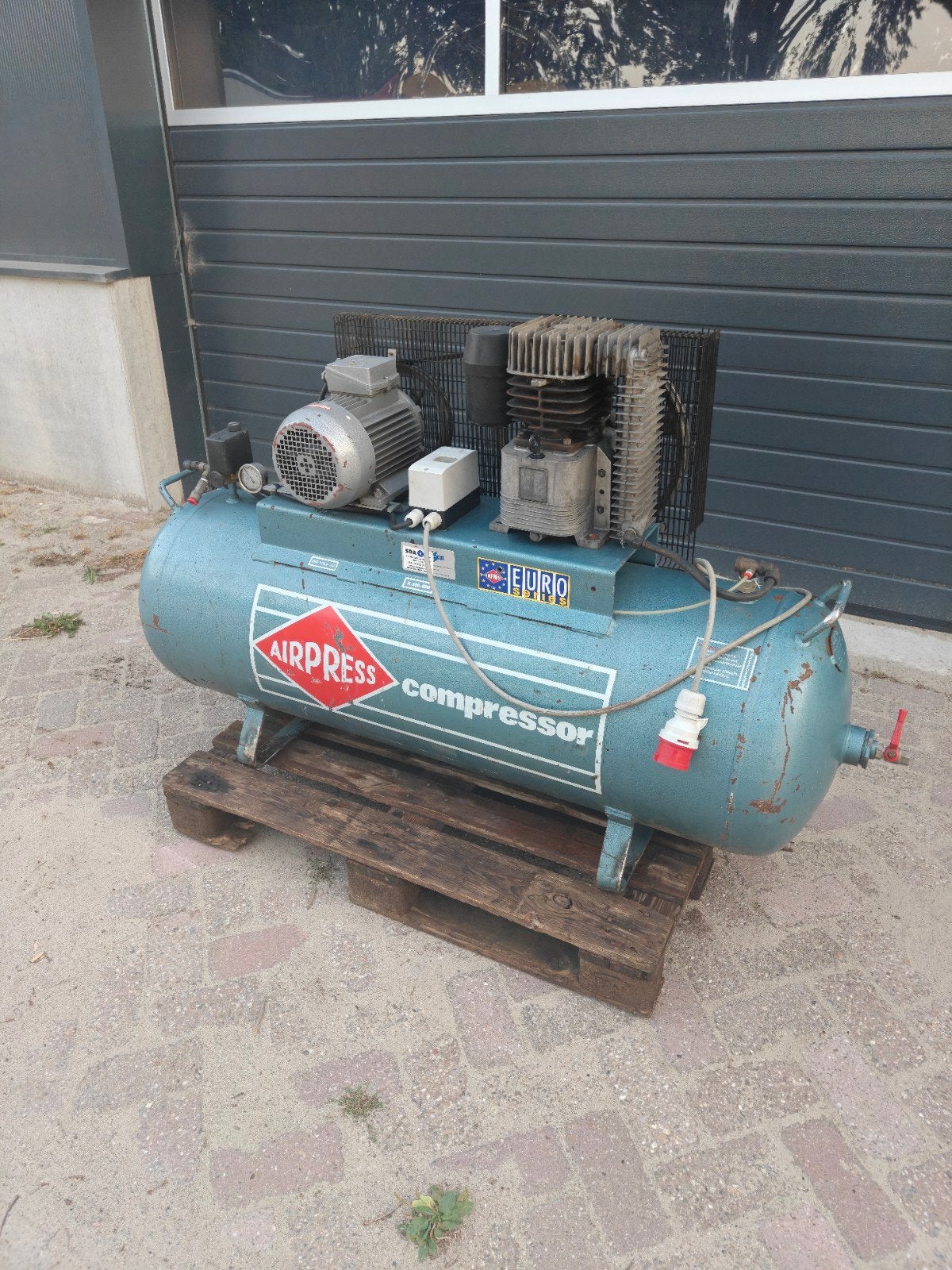 Airpress k300/600 compressor incl beurt, Ophalen, 400 tot 800 liter/min, Zo goed als nieuw, 6 tot 10 bar