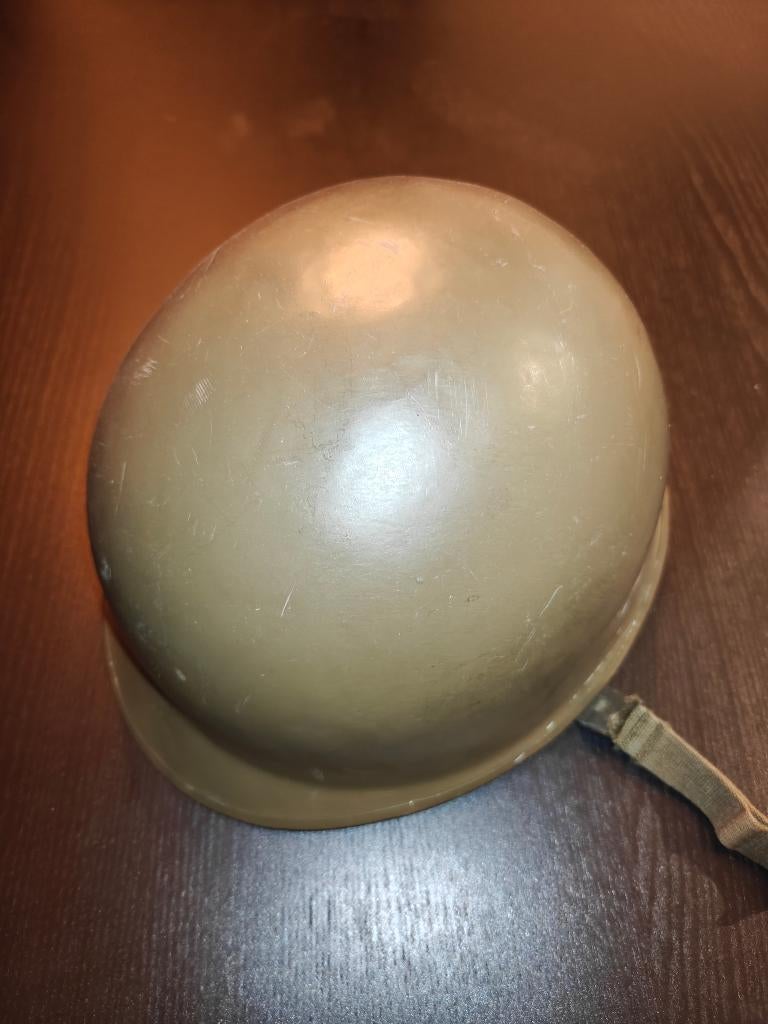 Te koop: Nederlandse M35 helm. Duitse liner schuberth. 1974., Ophalen of Verzenden, Landmacht, Nederland, Helm of Baret