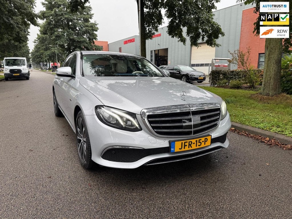 Mercedes-Benz E-klasse 300 e AMG Line, Achterwielaandrijving, Gebruikt, Beige, 4 cilinders
