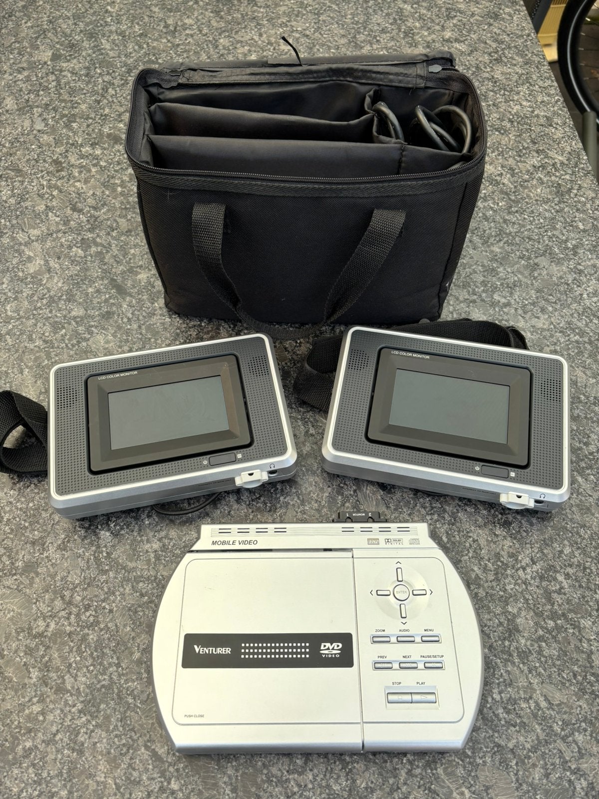 Dvd set met 2 schermpjes voor in de auto, Ophalen of Verzenden, Gebruikt