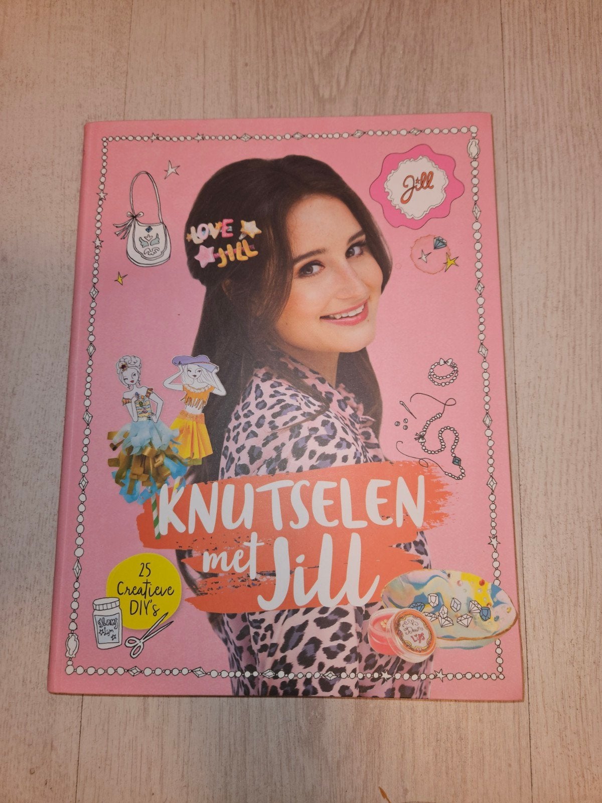 knutselen met jill, Ophalen of Verzenden, Zo goed als nieuw