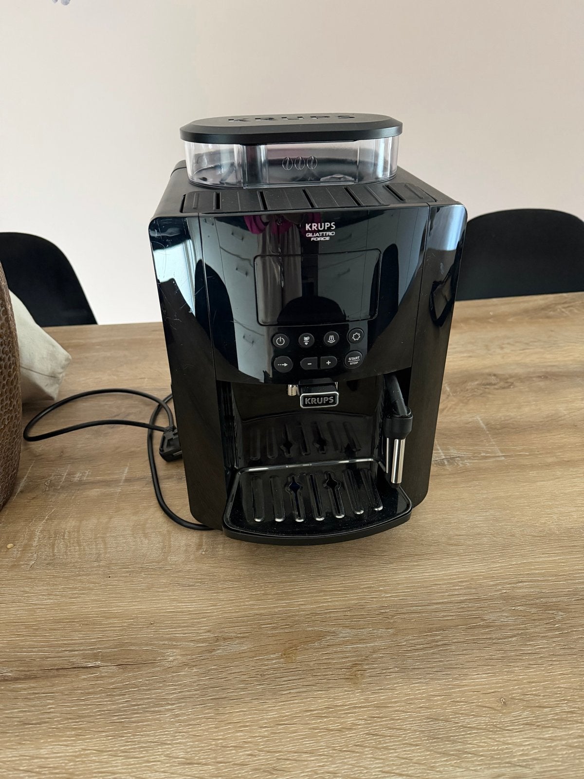 Krups Arabica EA8170 volautomatische koffiebonenmachine, Witgoed en Apparatuur, Koffiezetapparaten, Afneembaar waterreservoir