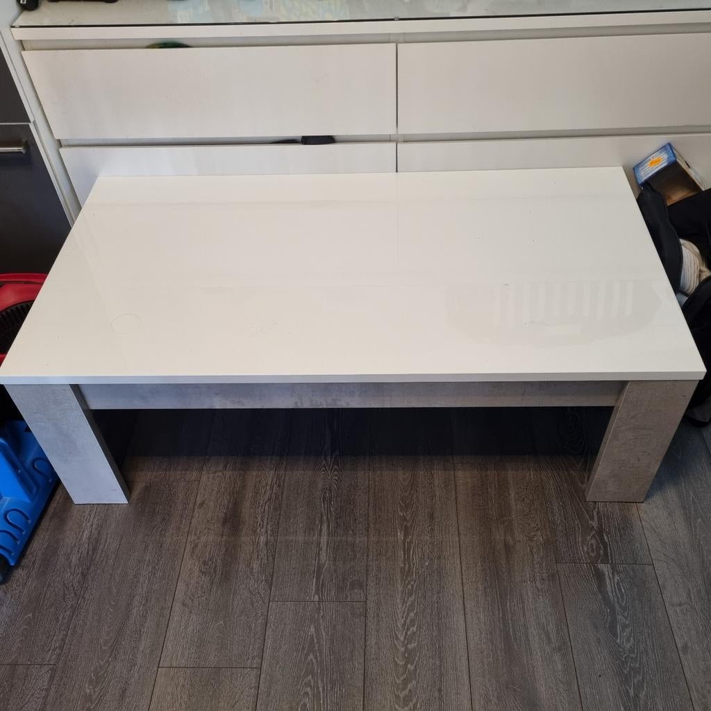Moderne witte salontafel met betonnen look poten, Overige materialen, Gebruikt, 100 tot 150 cm, Modern, Industrieel