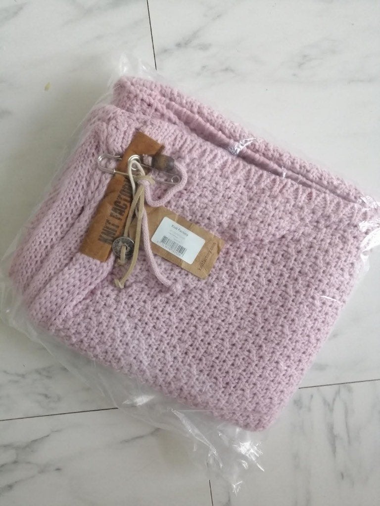 Knit Factory Sjaal nieuw in verpakking oudroze, Ophalen of Verzenden, Nieuw, Maat 46/48 (XL) of groter, Sjaal
