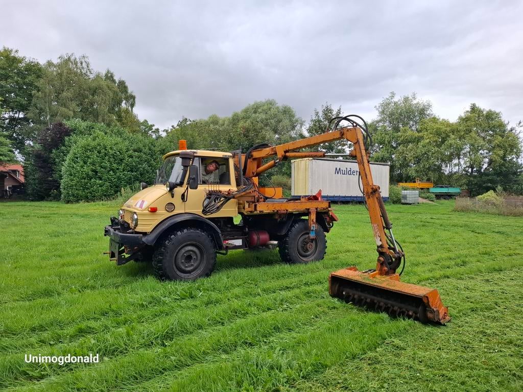 Maaiarm klepelmaaier voor Unimog, Ophalen