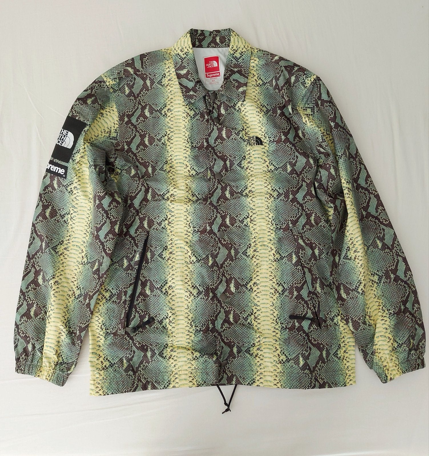 The North Face x Supreme Coaches Jacket Slangenprint, Ophalen of Verzenden, Nieuw, Maat 46 (S) of kleiner, Meerkleurig