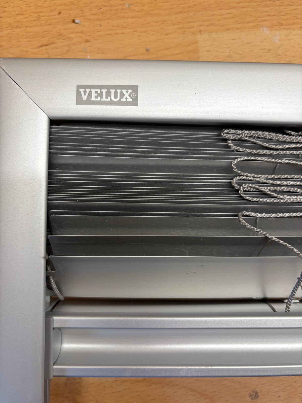 Velux Jaloezieën voor Velux Dakraam type 304, Ophalen, Jaloezie, Metaal, Zo goed als nieuw