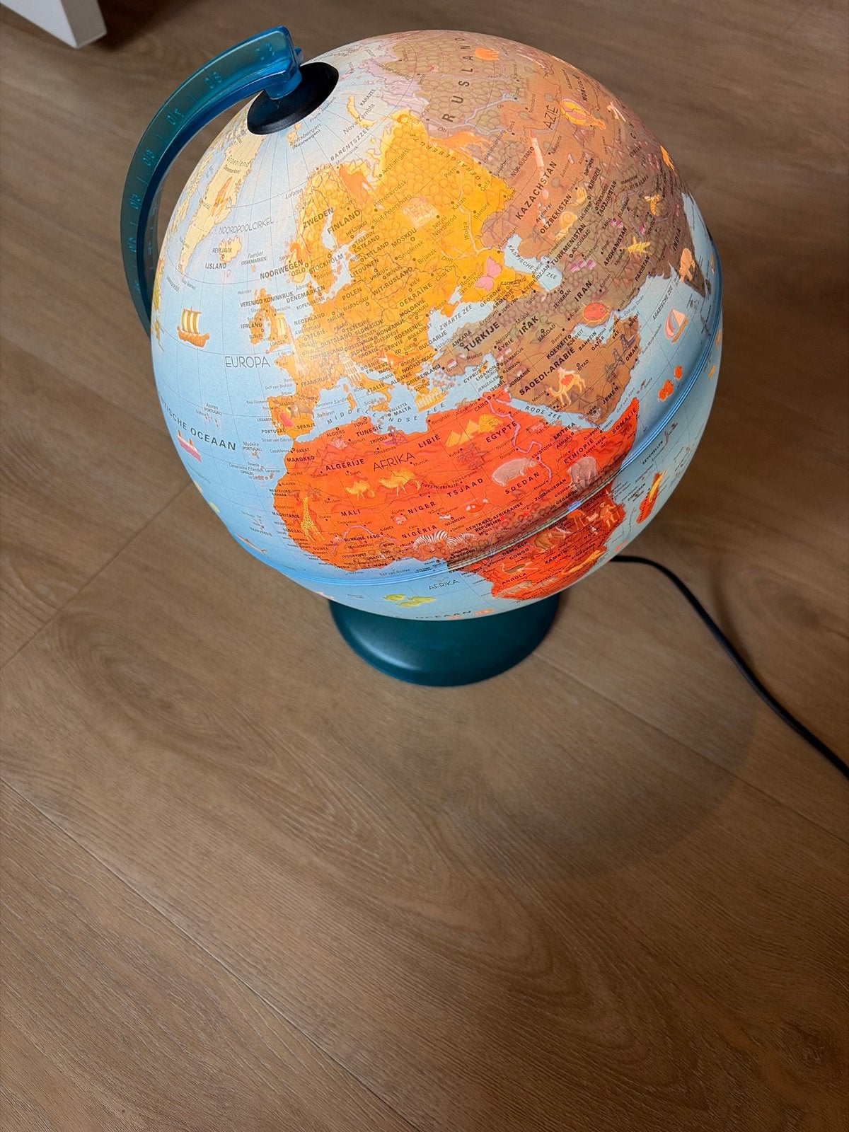 Verlichte Wereldbol - Educatief en Decoratief, Ophalen, Verlicht, Kunststof, Zo goed als nieuw