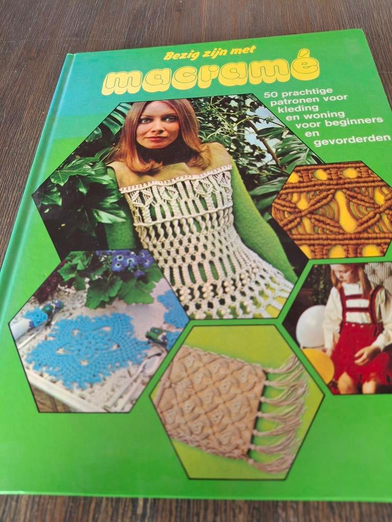 Bezig zijn met macramé.  Gebonden uitgave, Ophalen of Verzenden, Zo goed als nieuw