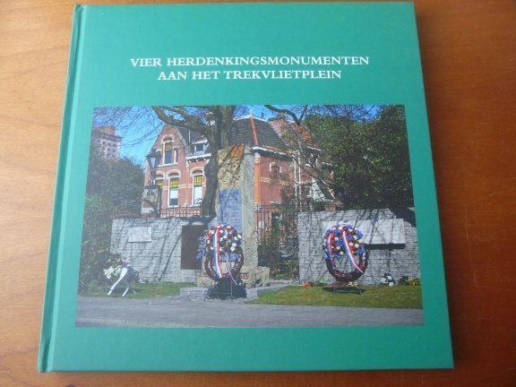 Vier herdenkingsmonumenten aan het Trekvlietplein (Den Haag), Verzenden, 20e eeuw of later, Zo goed als nieuw