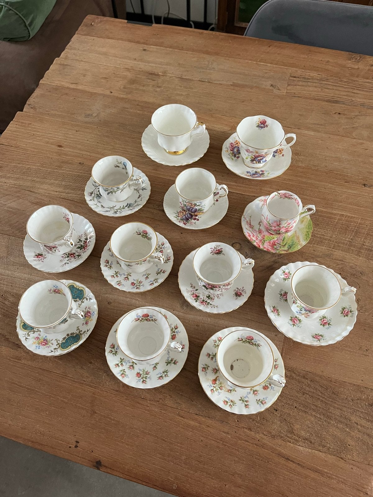 Set van 12 Royal Albert theekopjes met schotels, Antiek en Kunst, Ophalen of Verzenden