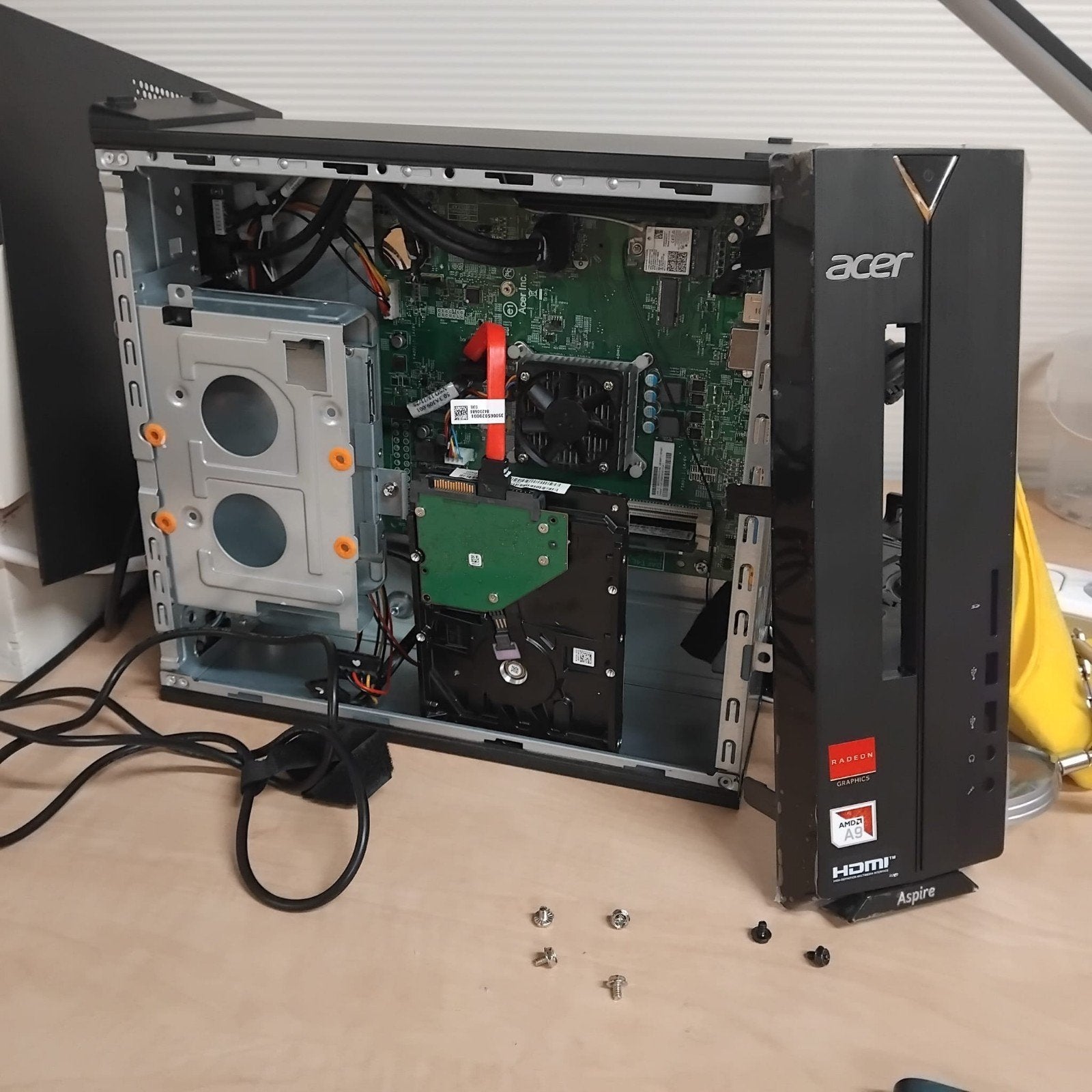 Gratis Oude PC's/Laptops Gezocht voor Hobbyprojecten, Computers en Software, Ophalen, Niet werkend