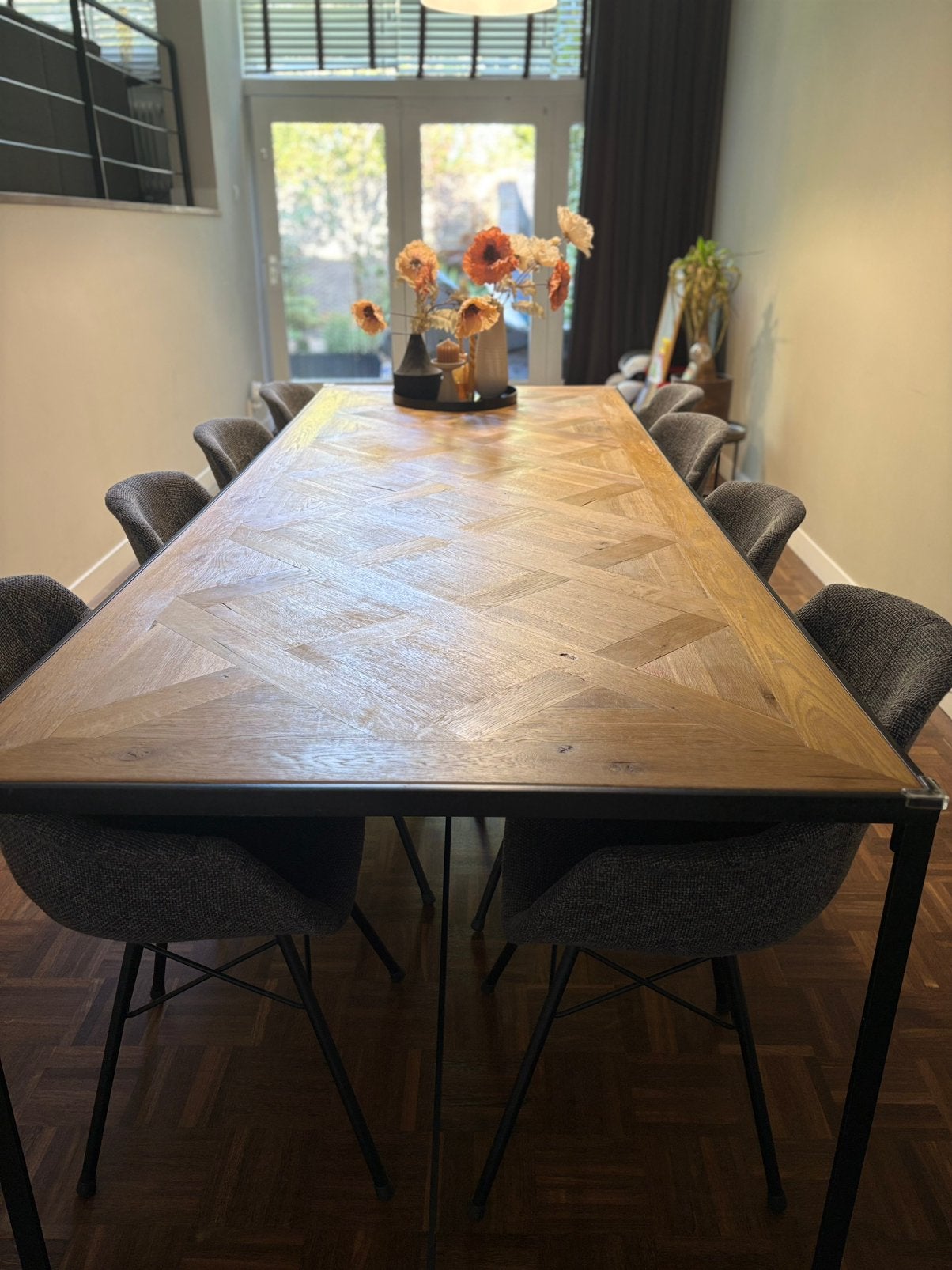 Hele mooie eettafel; zwart stalen onderstel met houten blad, 200 cm of meer, Zo goed als nieuw, Vijf personen of meer, Eikenhout