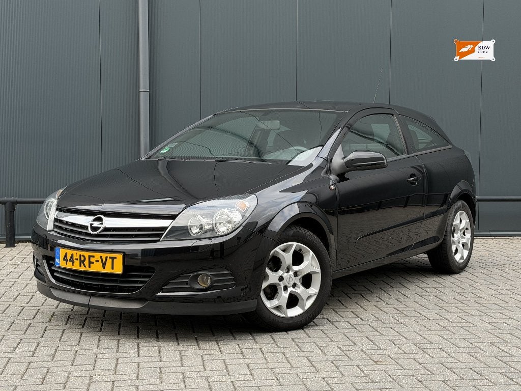 Opel Astra 1.8 16V GTC 2005 Zwart, Auto's, Zwart, 4 cilinders, 1165 kg, 1796 cc