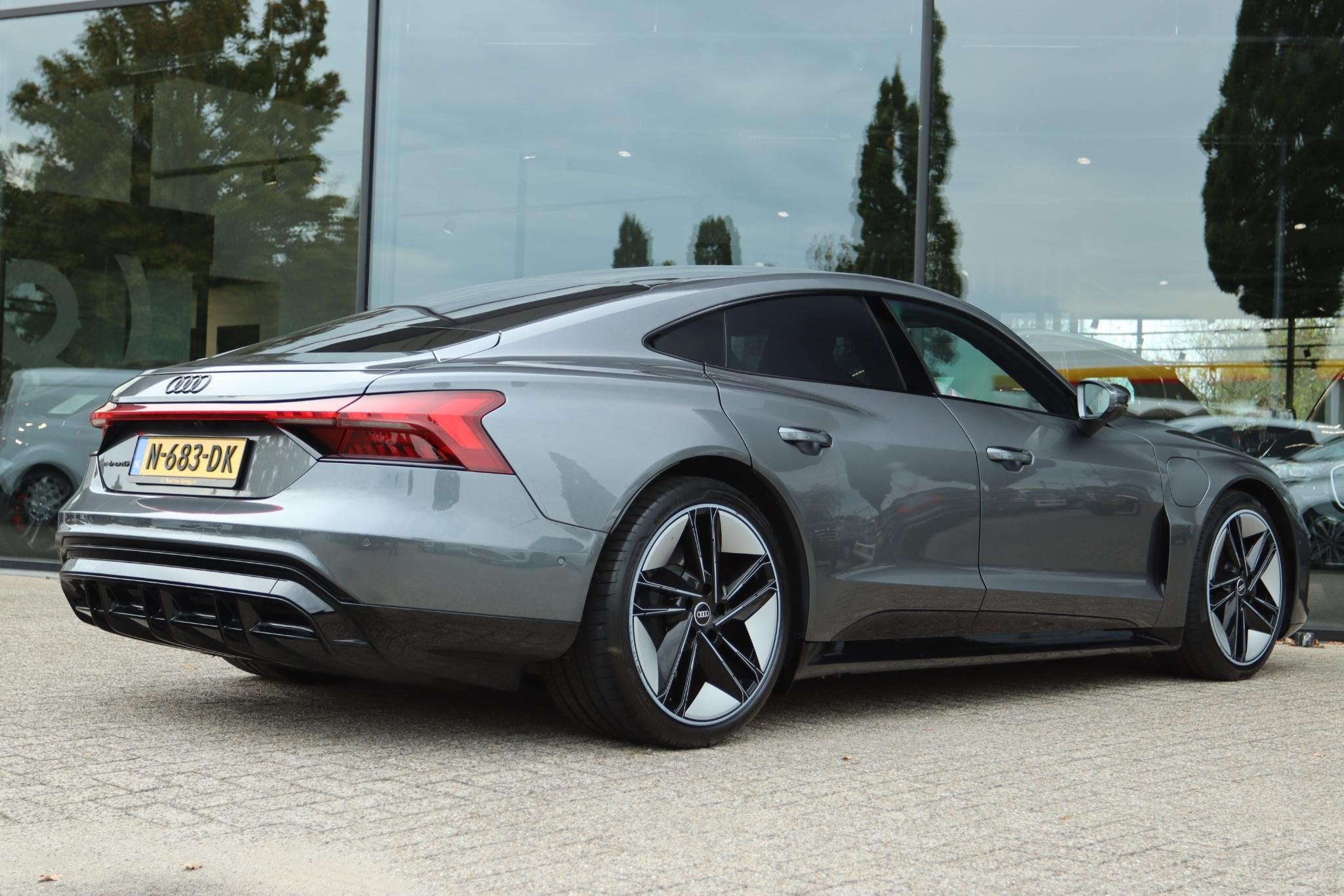 AUDI E-TRON GT GT 93 KWH 477PK | PANO | ORIG NL | ACC | B&O, Auto's, Automaat, Zwart, Verwarmde buitenspiegels, 93 kWh