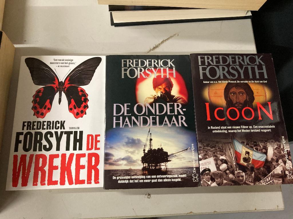 T.K. nog 12 boeken van Frederick Forsyth zie actuele lijst, Ophalen of Verzenden, Gelezen, Frederick Forsyth