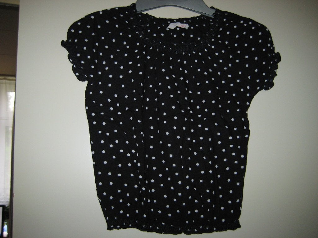 Zwarte blouse met witte punten, (6) 122/128, H+M, Ophalen of Verzenden, Zo goed als nieuw, Meisje, Overhemd of Blouse