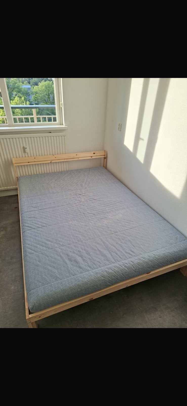 Houten bedframe (140x200) met lattenbodem en matras van Ikea, Huis en Inrichting, Slaapkamer | Bedden, Ophalen, Beige, 140 cm
